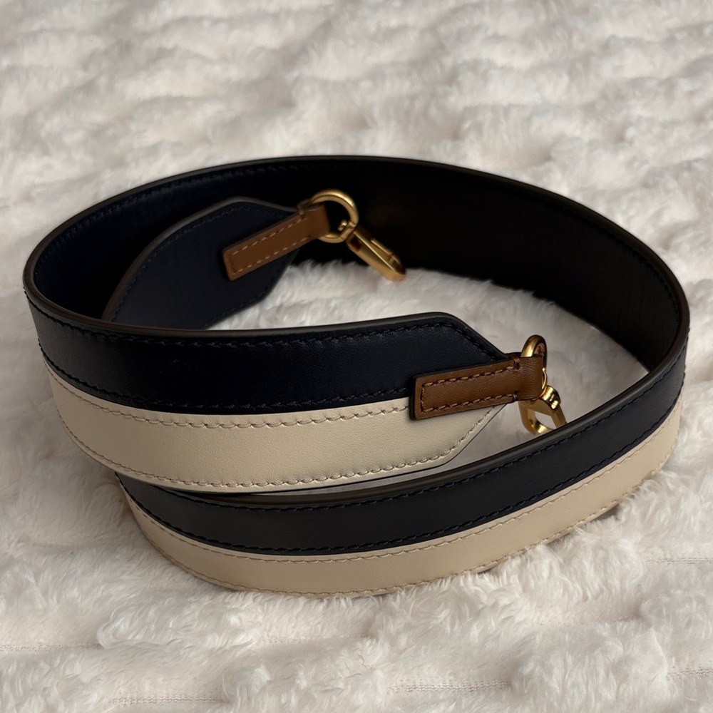 Shoulder strap - image 1